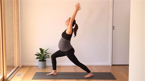 10 BEST PREGNANCY STRETCHES (2022)