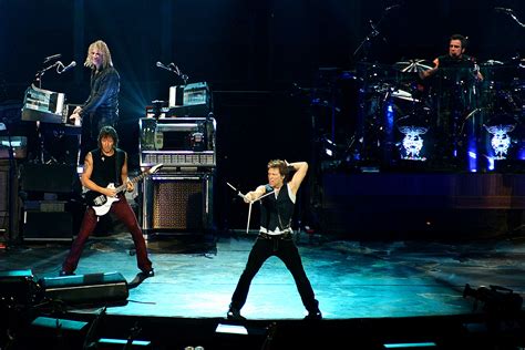 File:Bon Jovi 1.jpg - Wikimedia Commons