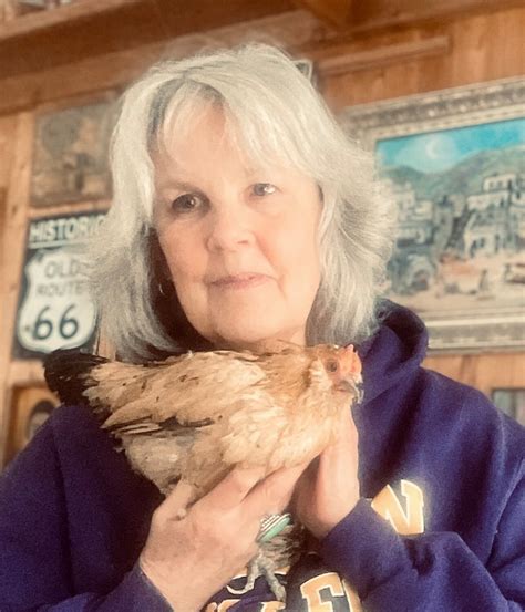 The life of Peanut: Inside the story of the world’s oldest living chicken | Clare County Cleaver