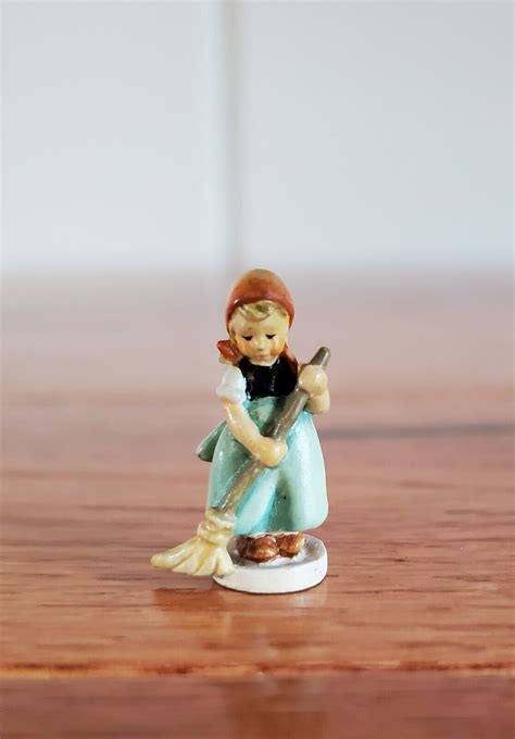 GOEBEL OLSZEWSKI MINIATURES M.I. HUMMEL SERIES 253-P "SWEEPER" 1st ...