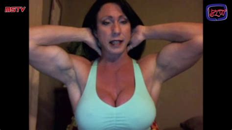 How To Do a Pec Bounce From a Female Bodybuilder - YouTube