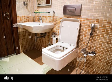 White modern ceramic sinks and toilet in the bathroom Stock Photo - Alamy