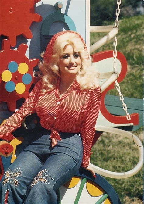 20 Beautiful Portraits Of Dolly Parton In The 1970s | Gold is Money - The Premier Gold and ...