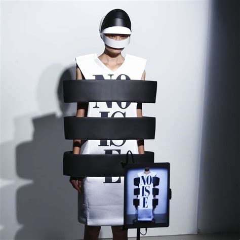 SLFMag - When fashion meets Technology: Augmented Reality...