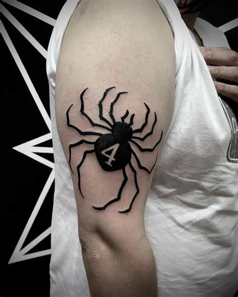 Araña cazador X #4 Hisoka - Rino Tattoo Studio