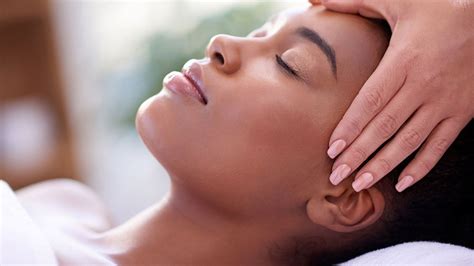 Scalp Massage: Massagers for Hair Growth & More - L’Oréal Paris