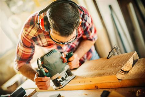 4 Tips for Operating Woodworking Machinery Safely