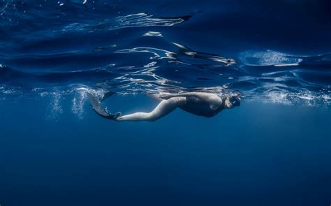 Wallpaper : underwater, women, blue, swimming 2560x1595 - WallpaperManiac - 1235605 - HD ...