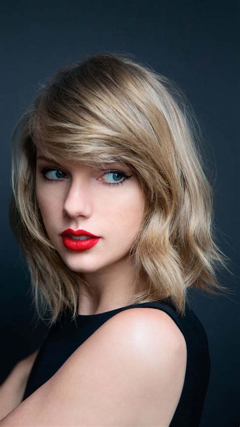 Download Short-Haired Taylor Swift iPhone Wallpaper | Wallpapers.com