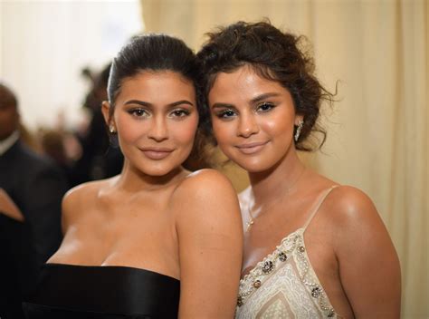 Selena Gomez and Hailey Bieber’s eyebrow feud, explained - Vox