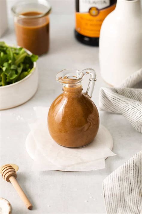 Easy Balsamic Vinaigrette Dressing l A Farmgirl's Dabbles