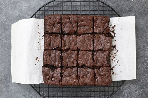 Vegan Chocolate Chip Brownie Bars | FriendsEAT