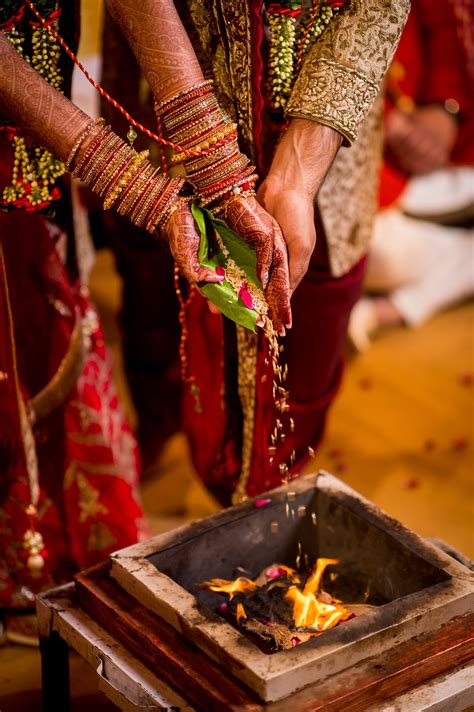 pinterest @nivetas | Indian wedding couple photography, Indian wedding ...