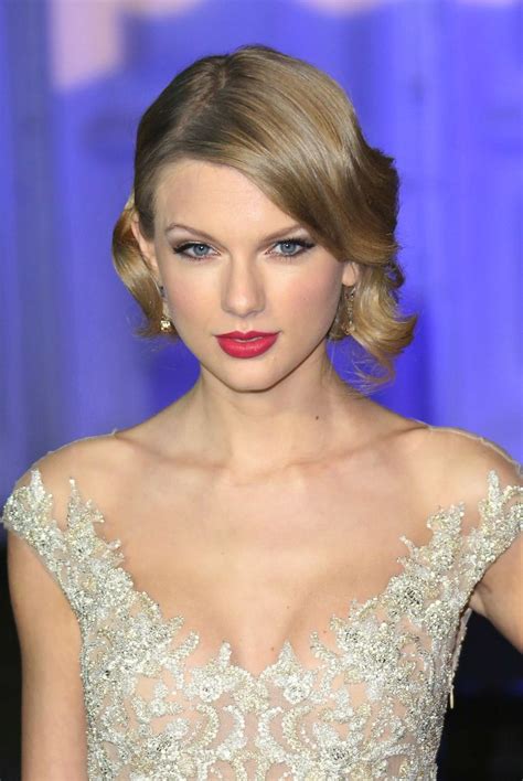 Vieux Hollywood Glamour, Hollywood Red Carpet, Taylor Swift Christmas, Glamour Hollywoodien ...