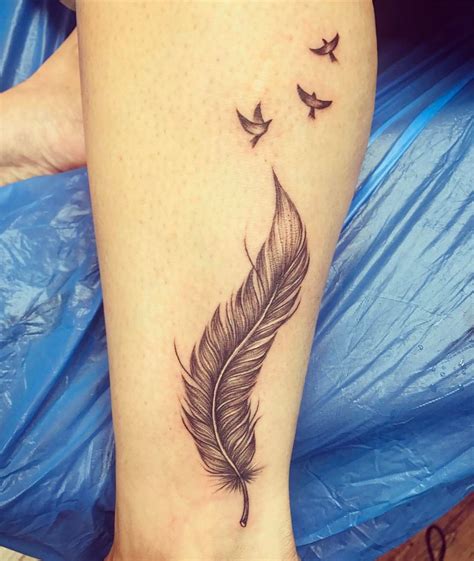 Braclet Tattoo, Quill Tattoo, Feather Tattoo Arm, Feather Tattoo Design ...