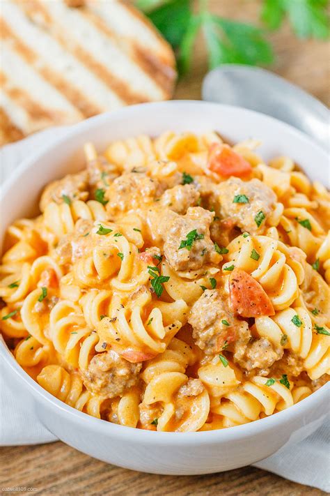 Cheesy Sausage Pasta : Cheesy Sausage and Tomato Pasta Skillet - The Comfort of ... / For this ...