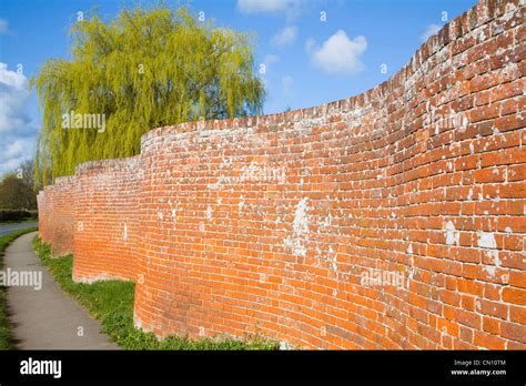 Crinkle crankle or serpentine wall, Easton, Suffolk, England Stock ...