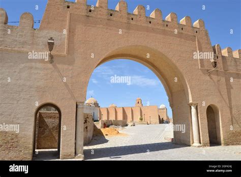 Kairouan medina wall hi-res stock photography and images - Alamy