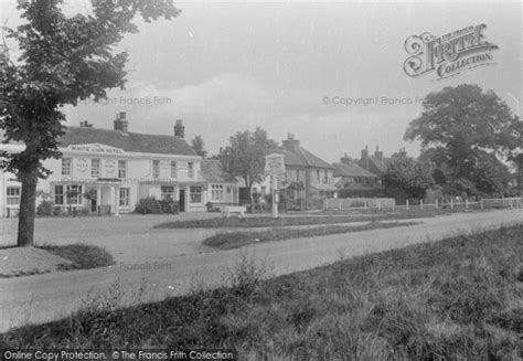 Photo of Yateley, The White Lion Hotel 1924 - Francis Frith