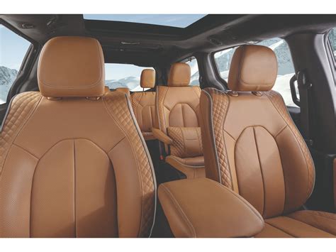 2023 Chrysler Pacifica Hybrid: 191 Interior Photos | U.S. News