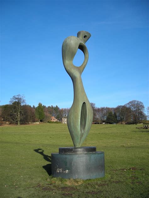 West Yorkshire Sculpture Park - lovely, curvy Henry Moore | Escultura