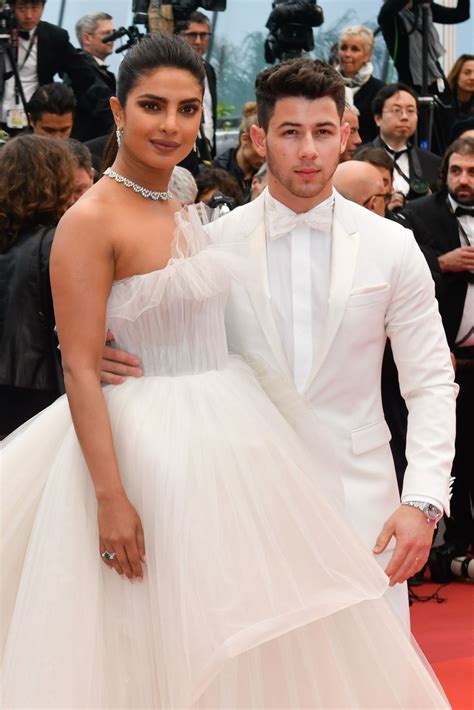 Priyanka Chopra Y Nick Jonas ~ Are Nick Jonas And Priyanka Chopra Dating? All The Convincing ...