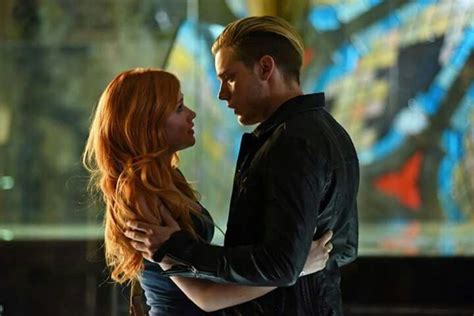 Kiss scene 💋💋 #Shadowhunters #Clace | Shadowhunters, Clary and jace ...