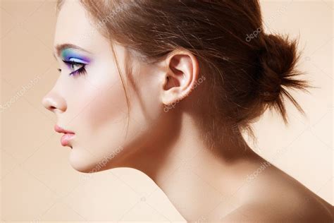 Resultado de imagen de rostro mujer perfil | Fashion makeup, Bright ...