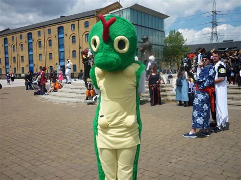 Pokemon Cosplay: Pokemon Gijinka Caterpie Cosplay