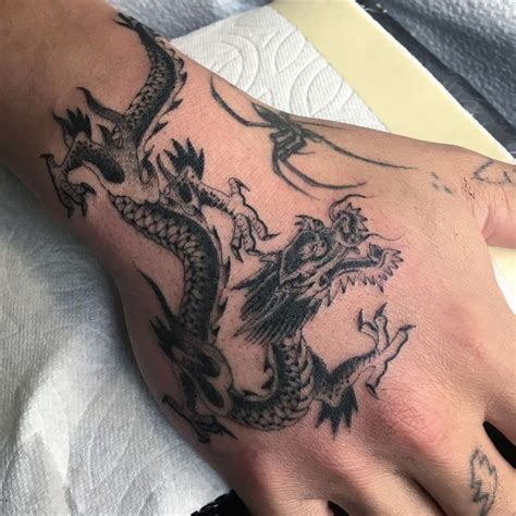 𝙖𝙨𝙩𝙧𝙤𝙛𝙚𝙧 #𝙖𝙨𝙩𝙧𝙤𝙛𝙚𝙧 | Tatuaje de dragón para brazo, Tatuajes dragones, Tatuajes y perforaciones