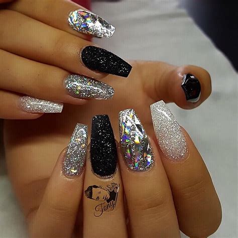 37 Black Glitter Nails Designs That You Can Make – Eazy Glam