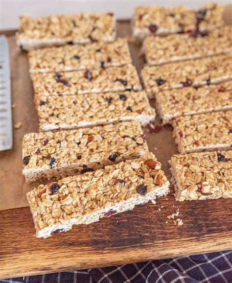 8 Easy Granola Bar Recipes You Can Make at Home! (2023)