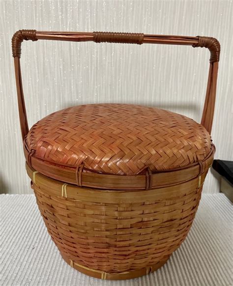 Traditional Basket with Cover, Furniture & Home Living, Home Decor ...