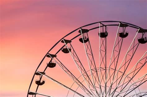 Premium Photo | Ferris wheel at the sunset