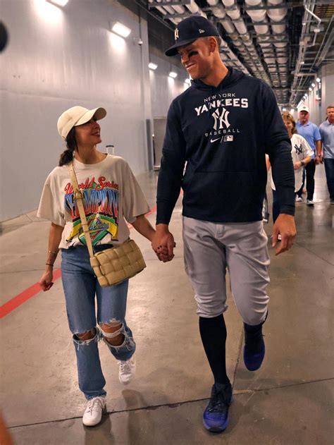 Aaron Judge, wife Samantha Bracksieck hold hands after 62nd home run