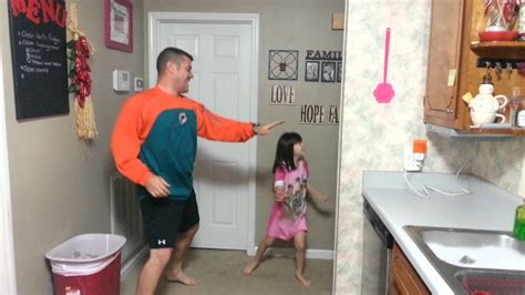 Daddy daughter fight - YouTube