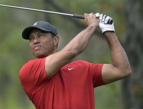 Tiger Woods Golf Grip: How Tiger Grips the Club and How You Can Hit Like Him - Gears Sports