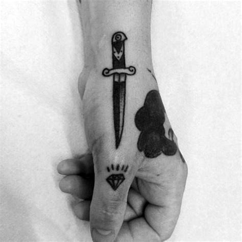 40 De La Mano De Tatuajes Para Hombres #hombres #mano #ManoDeTatuajes #para #tatuajes | Hand ...