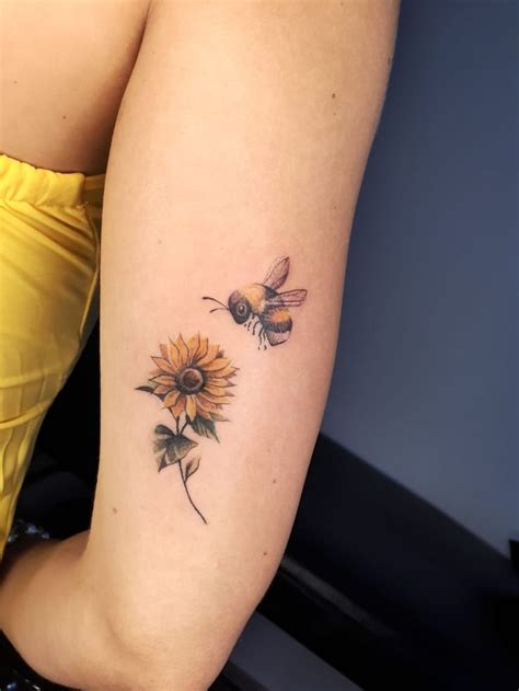 Sunflower & bee tattoo | Bee tattoo, Sunflower tattoos, Bee and flower tattoo