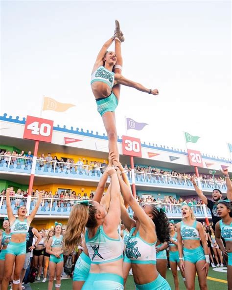 Pin by Sarah Snyder on cheer | Cheer poses, Cheer stunts, Competitive cheer