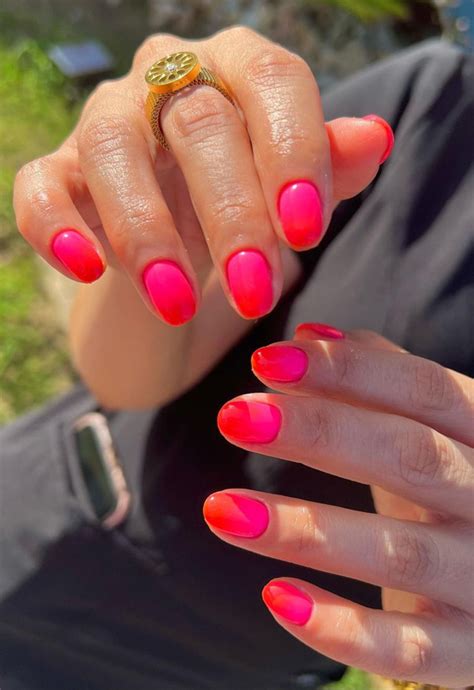 25 Hot Pink Vibrant Nails for Modern Women : Ombre Hot Pink & Red Nails