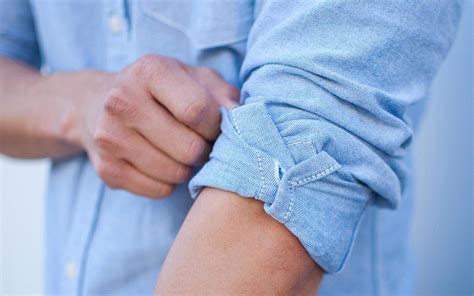 How to Roll Up Your Sleeves the Right Way - The GentleManual