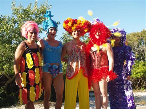 File:Priscilla Queen of the Dessert drag queen homage on Fire Island.jpg - Wikimedia Commons