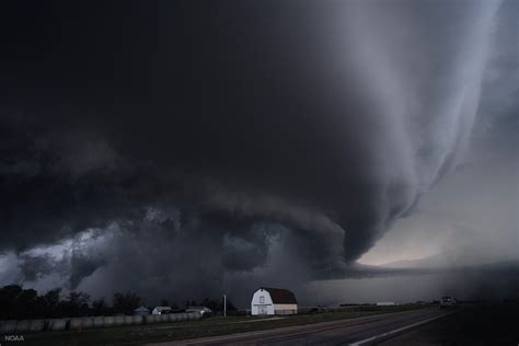 A tornado outbreak killed 64 people in Pennsylvania 35 years ago. We still know terrifyingly ...