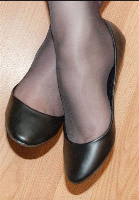 Leather flats and pantyhose 02 | Not wearing shoes, Ballerina shoes ...