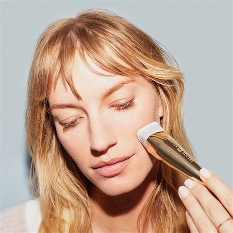 How to Apply Foundation with a Brush: A Step-by-Step Guide