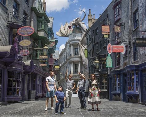 The Wizarding World of Harry Potter - Diagon Alley Officially Opens - IGN