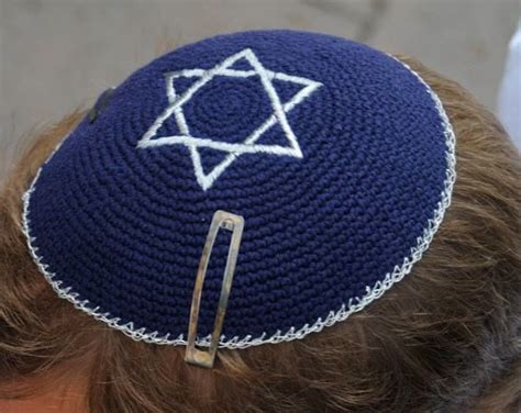 Israel and Stuff » Israeli turns Kippah clip into a multi functional travel toolIsrael and Stuff