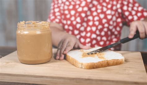 Paramedic Warns Parents About Danger of Peanut Butter