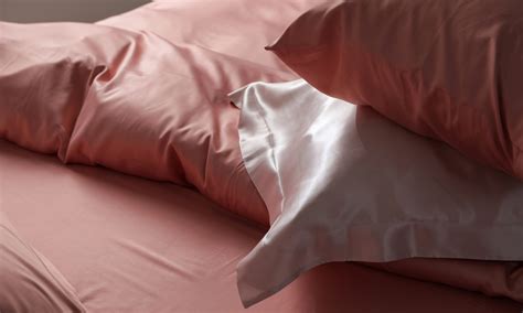 8 Best Silk Pillowcases, According to Hairstylists